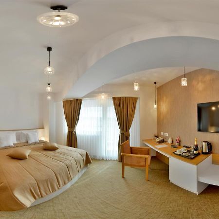 Hotel Condor Тульча Екстер'єр фото