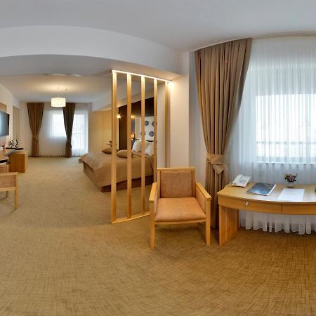 Hotel Condor Тульча Екстер'єр фото